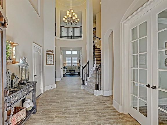 3rd image of 2719 Parish Park