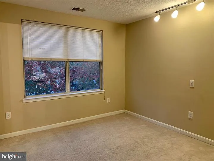10010 Vanderbilt Cir #5-9 — Photo 19