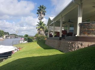 13716 Shoreline Dr, Willis, TX 77318