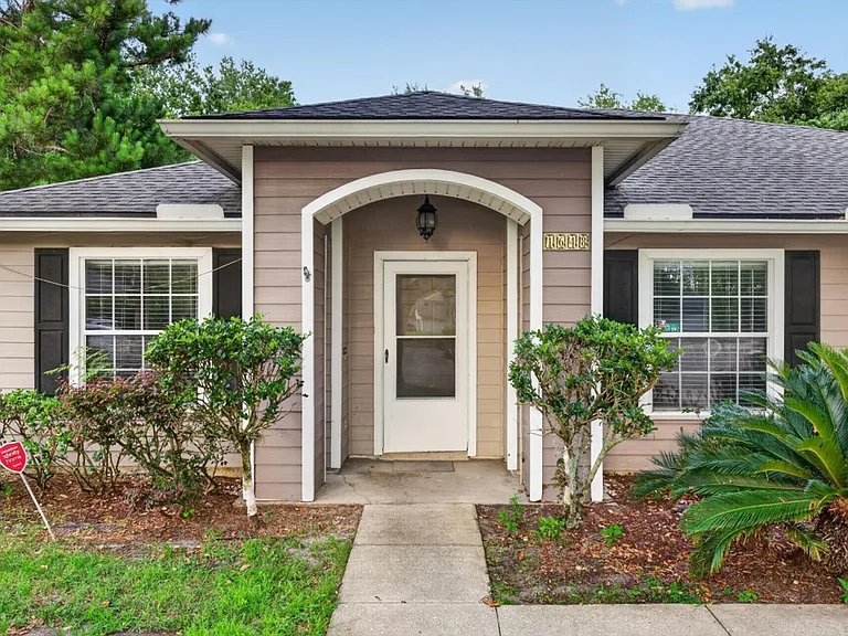 1648 Glen Laurel Dr — Photo 3