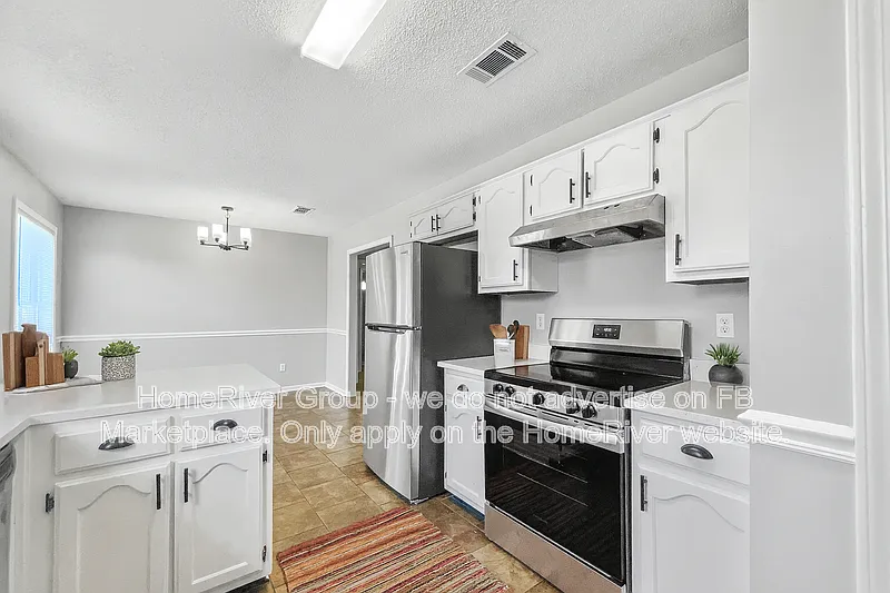 3 bed, 2.0 bath, 1370 sqft, $1,895 — Photo 4
