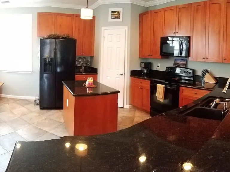 132 Greenwich Cir — Photo 17