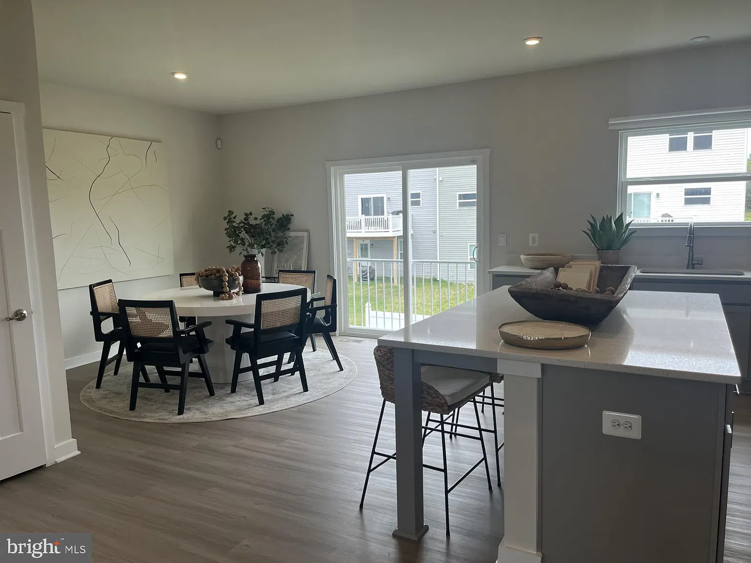 3 bed, 3.5 bath, 2440 sqft, $2,500 — Photo 4