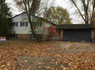 410 Adams Dr, Midland, MI