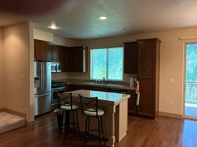 3 bed, 2.5 bath, 1547 sqft, $2,295 — Photo 4