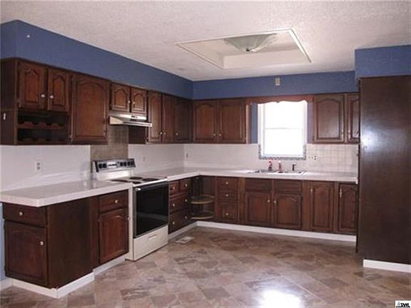 3rd image of 318 N 81st Ter