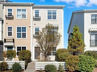 22 S Nolan Hill Gate NW, Calgary, AB T3R0T9