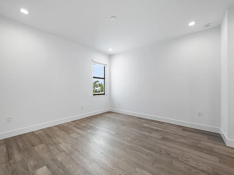 8561 Crystal Downs Ave — Photo 32