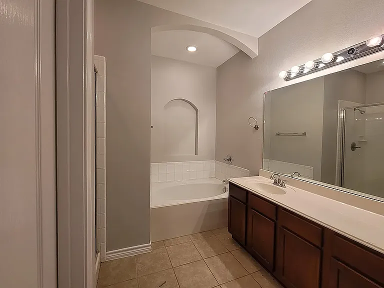 806 Bens Dr — Photo 11