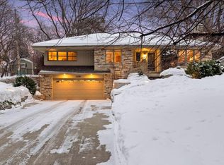 2295 Edgcumbe Rd, Saint Paul, MN 55116