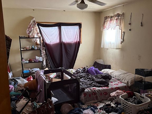 5th image of 3855 E Chestnut St