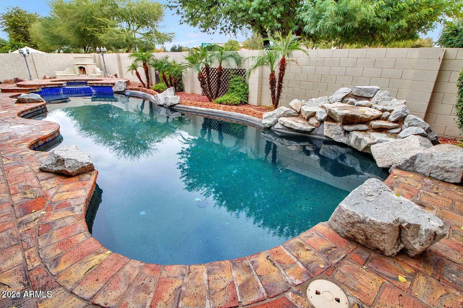 6 bed, 4.5 bath, 4461 sqft, $3,995 — Photo 3