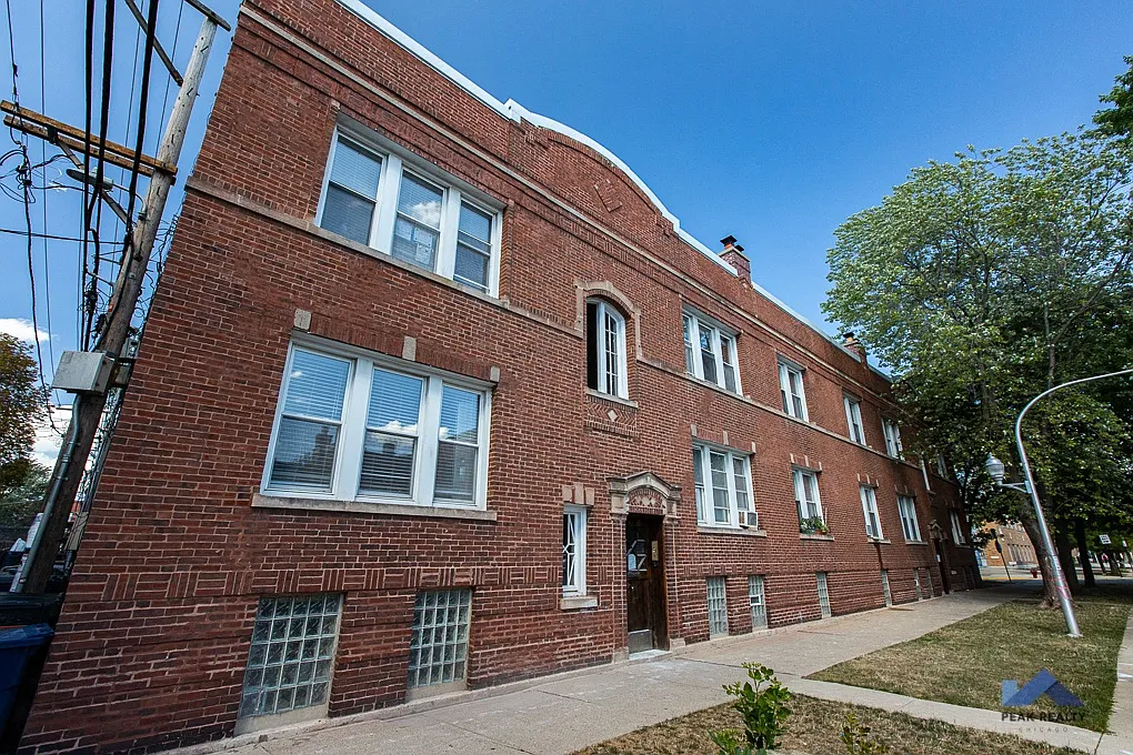 2236-42 W. Byron St. — Photo 1