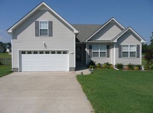 1182 Snoopy Dr, Clarksville, TN 37040