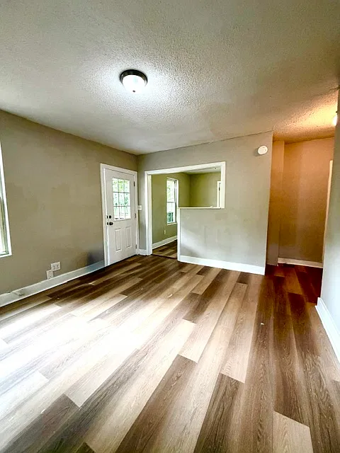 13 Kingsgate Drive - 1 — Photo 2