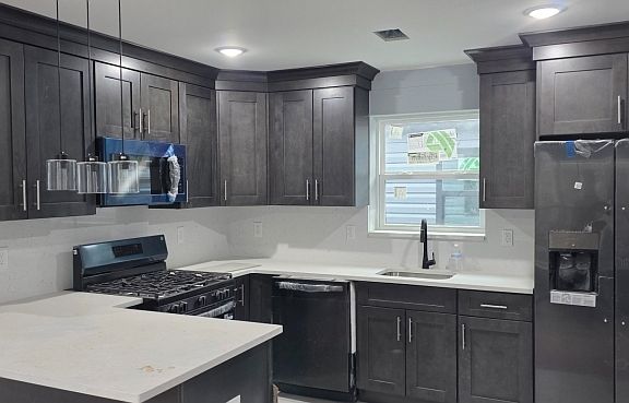 3rd image of 337 Court St