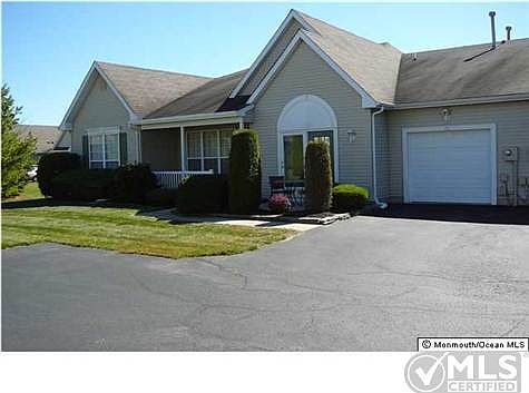 1st image of 23 Foxwood Rd