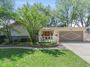 1326 Prairie Lawn Rd, Glenview, IL 60026