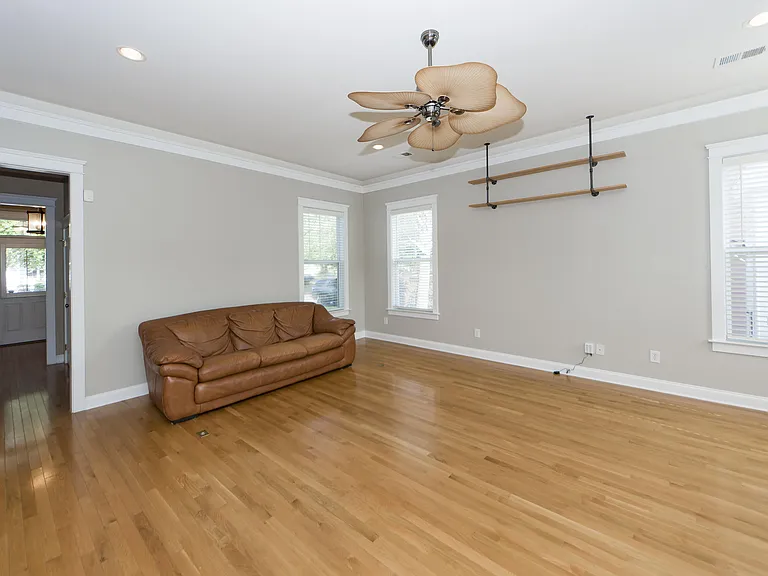302 White Gables Dr — Photo 16