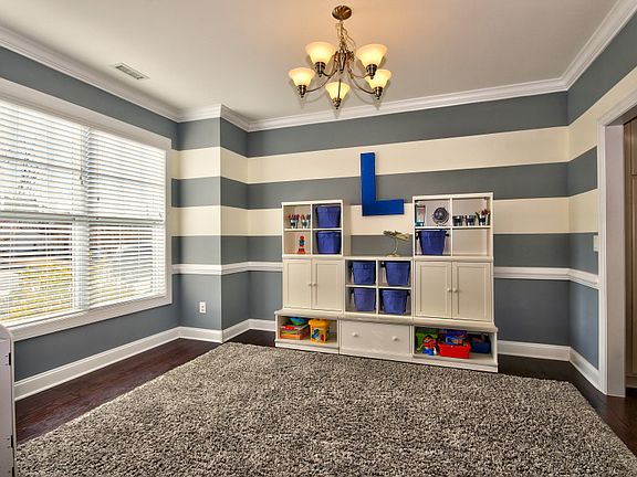 Dining Room (used as playrm)