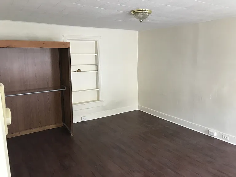 122 N Penn St — Photo 5
