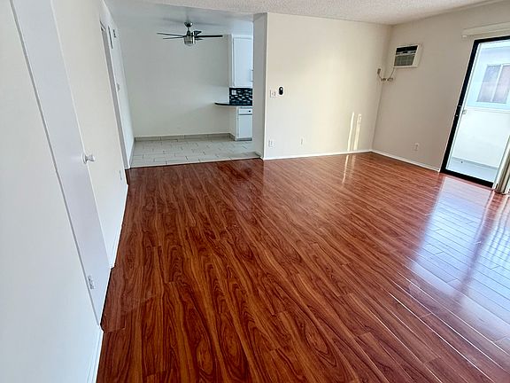 3rd image of 836 Westbourne Dr #206