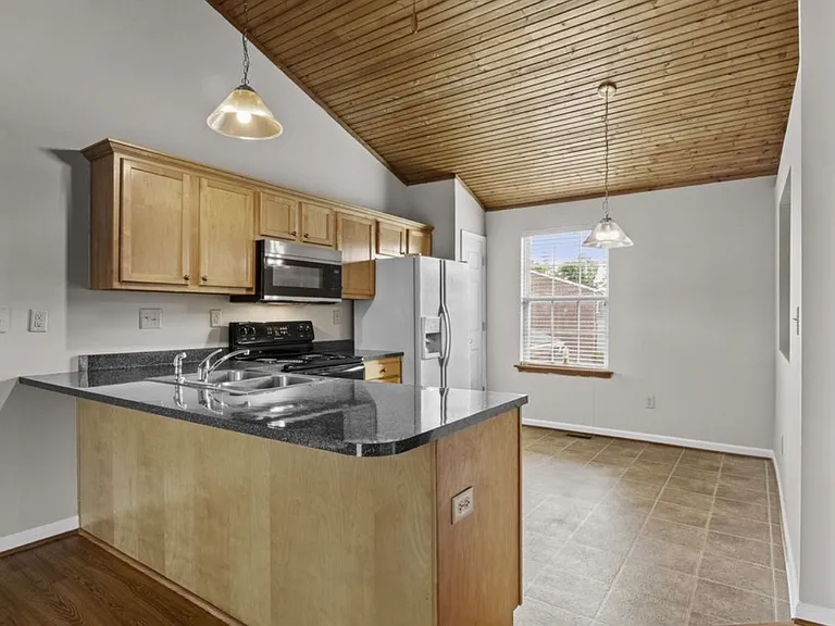 3533 Lochdale Ter — Photo 8