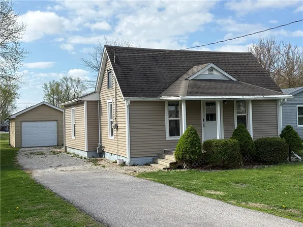 817 E McNeil Ave, Hoopeston, IL 60942