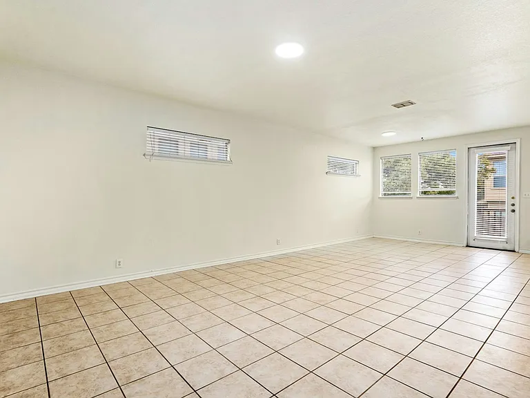 1210 Tweed Willow — Photo 5