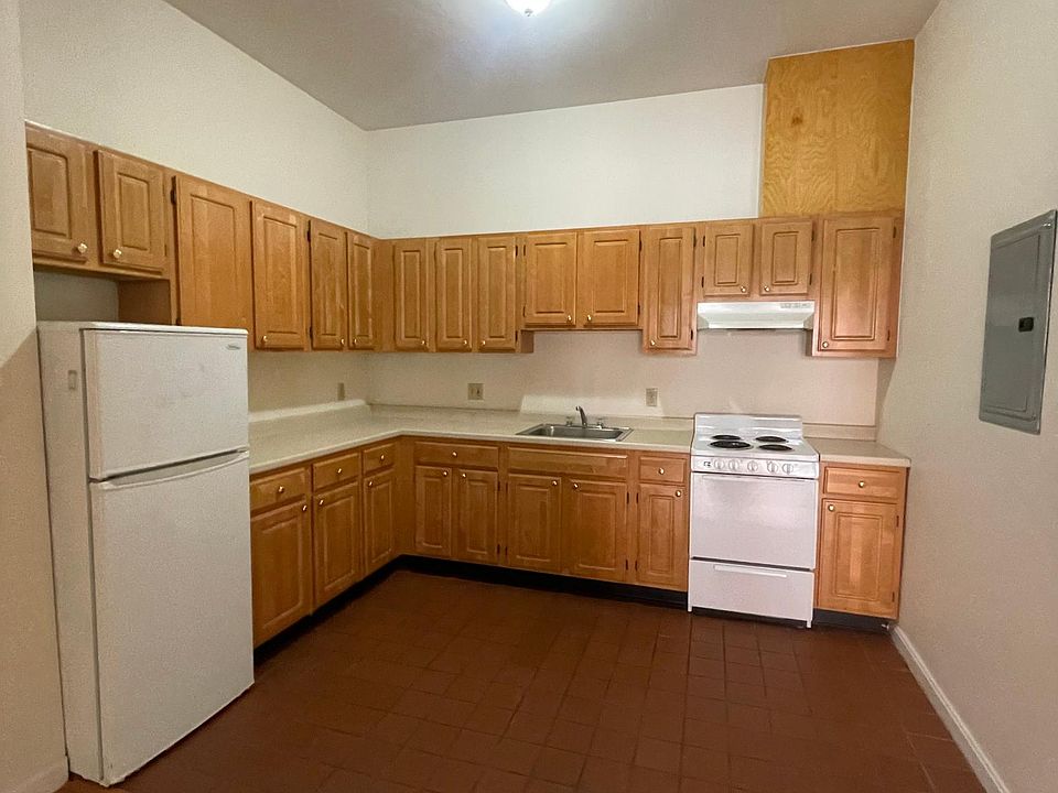 2nd image of 84A Essex St #23