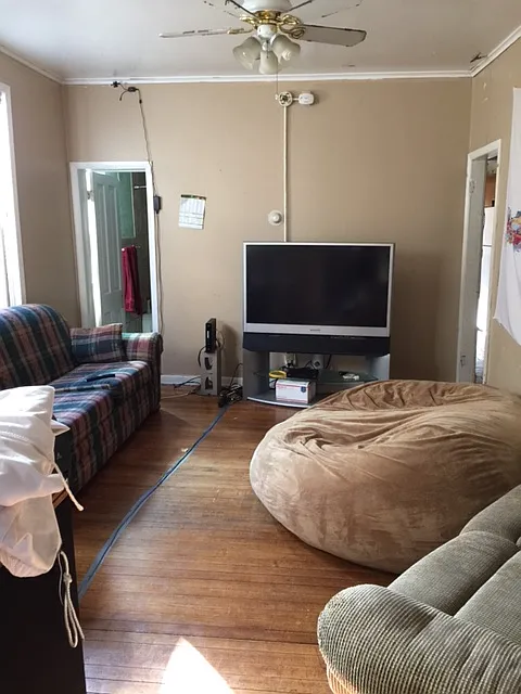 8 bed, $4,800 — Photo 3