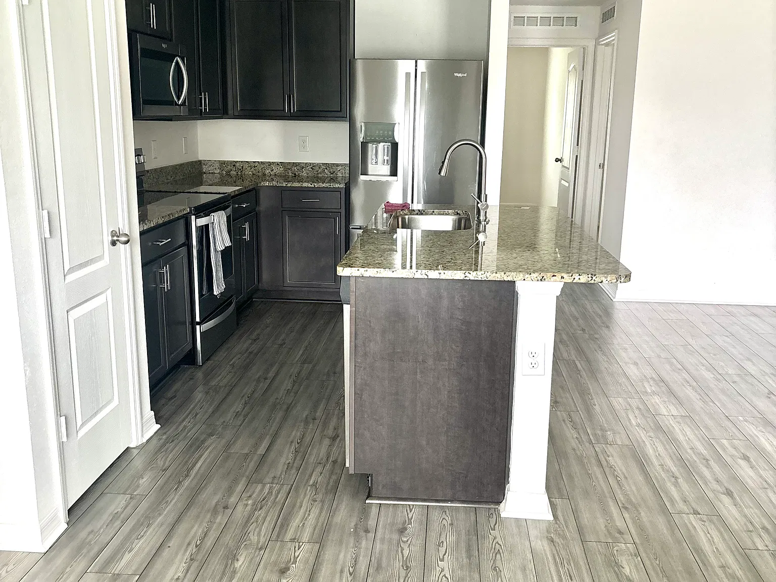 4 bed, 1684 sqft, $2,000 — Photo 2