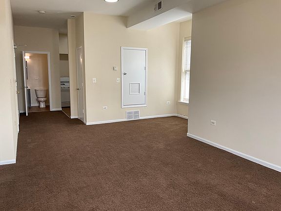 3rd image of 1016 E 62nd St #201