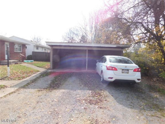 4th image of 990 & 992 Dravis St SE