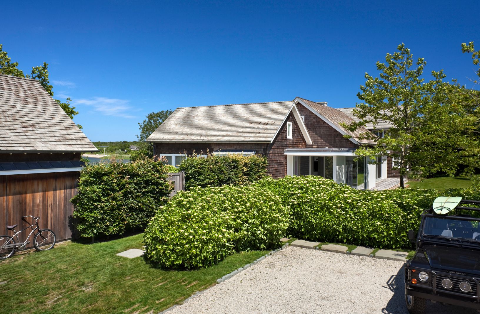  Compound as seen from the front driveway