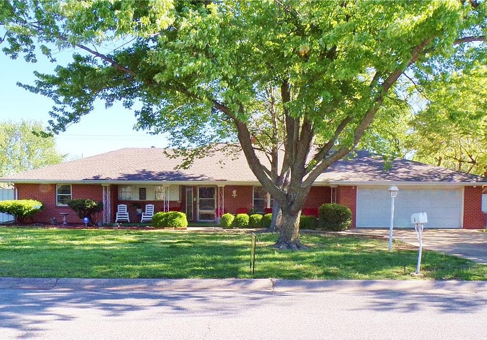 1st image of 8 W Ranchwood Dr