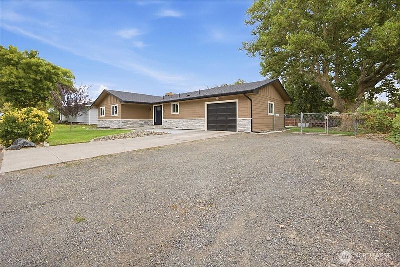 2nd image of 313 N Road 35