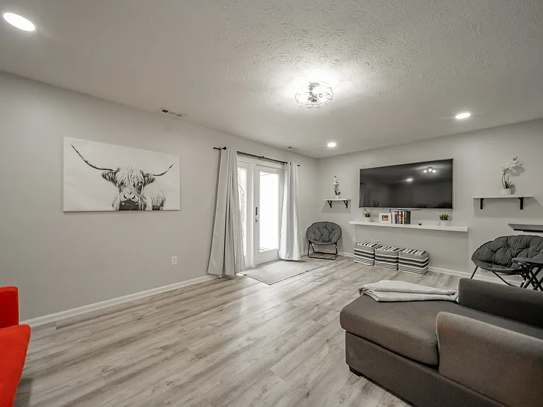 1360 S Talbott St — Photo 11