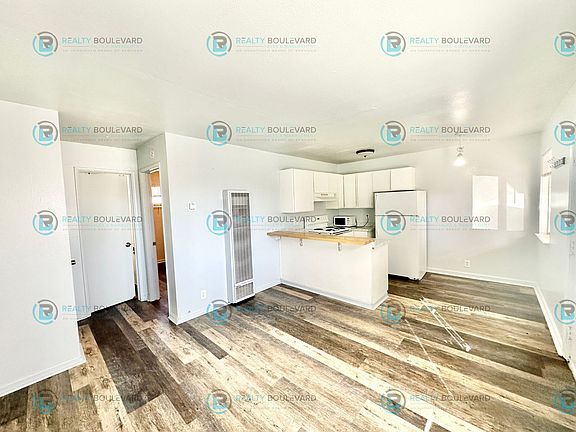 3rd image of 929 Willow St APT 5