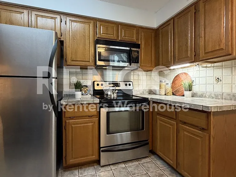 198 6th St E #501 — Photo 27