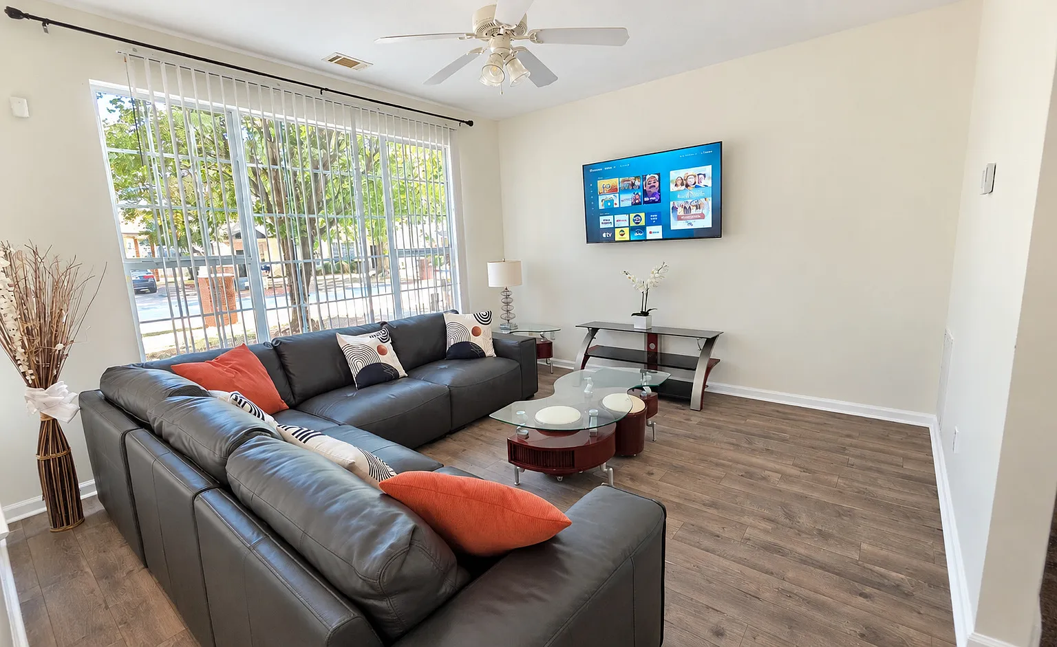 3 bed, 2.5 bath, 1440 sqft, $1,900 — Photo 2