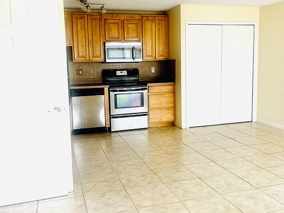 4th image of 635 Executive Center Dr #635M202