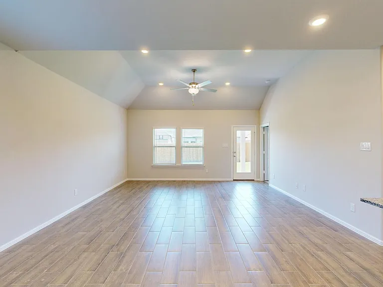 405 Wydown Dr — Photo 2