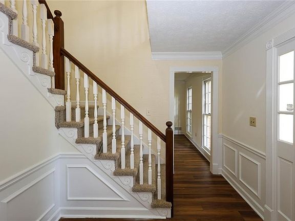 5th image of 4128 Mayflower Ct