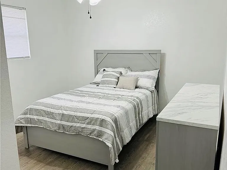 3103 Honeysuckle Cir #B — Photo 4