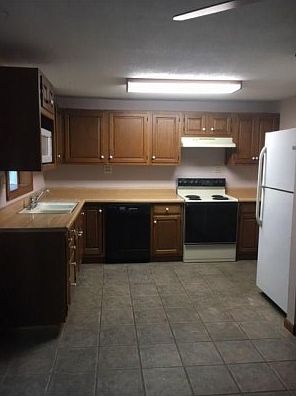 3rd image of 321 Broken Arrow Cir