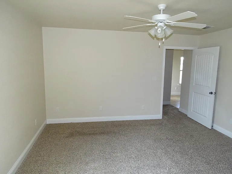 11107 Everett Ave — Photo 12