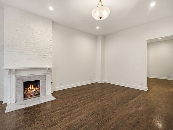 4th image of 2107 N Clark St