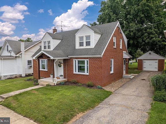3rd image of 12 Strohm Rd
