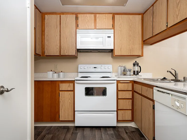 55+ FountainGlen Goldenwest Senior Apartments — Photo 8